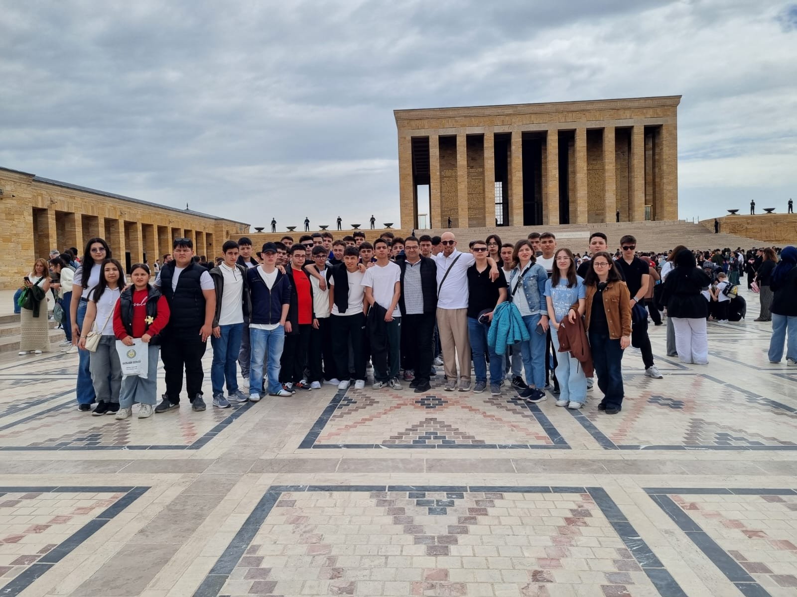 Tur grubumuz Anıtkabir önünde