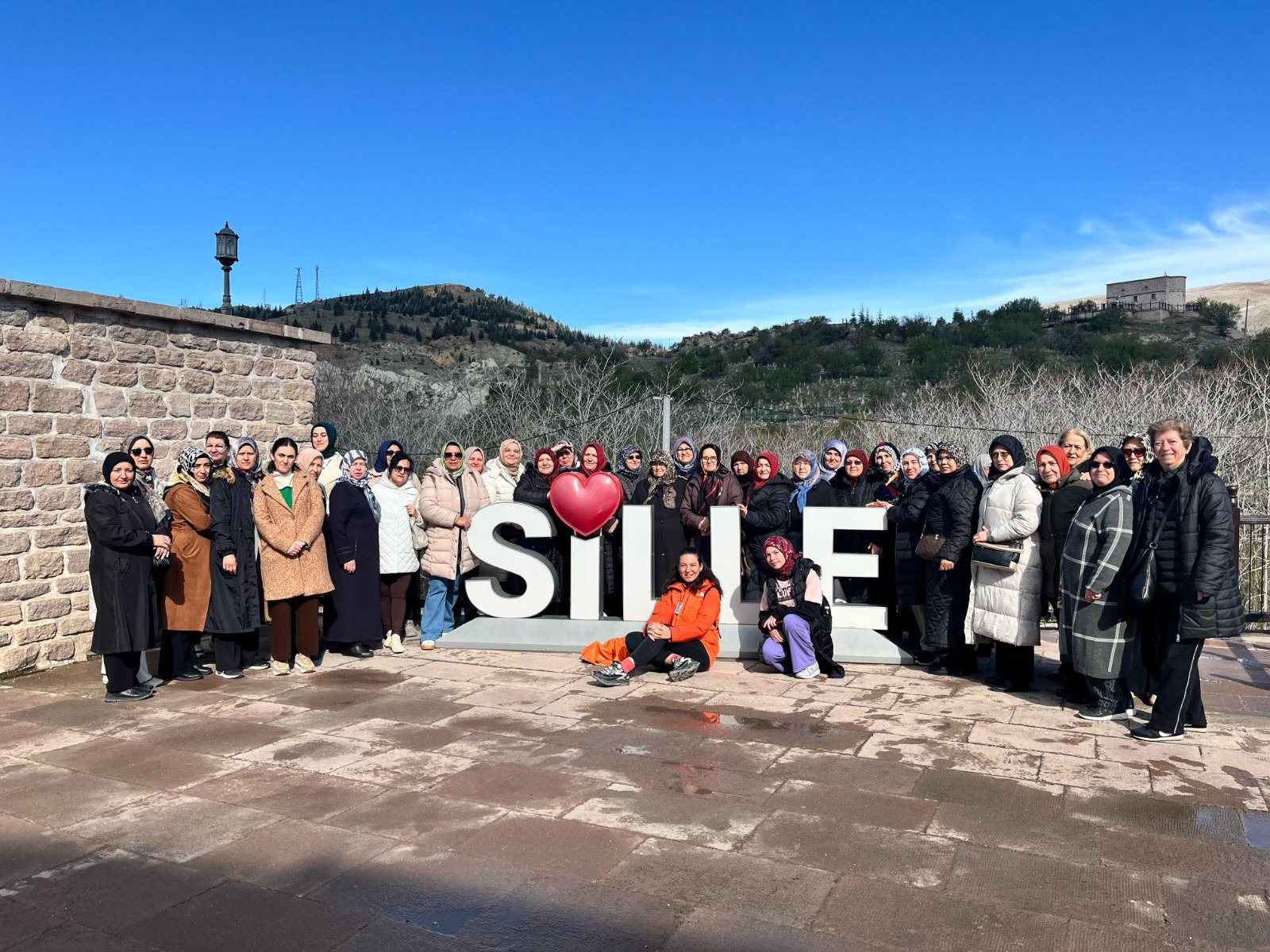 Tur grubumuz Sille tabelası önünde