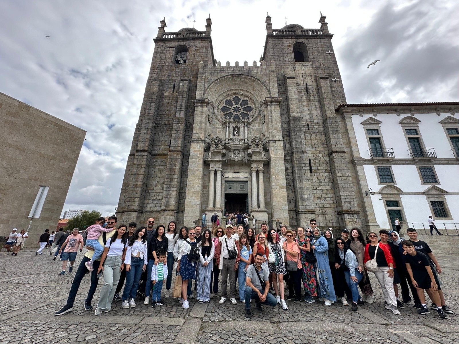 Misafirlerimiz yurt dışında tarihi katedral meydanında